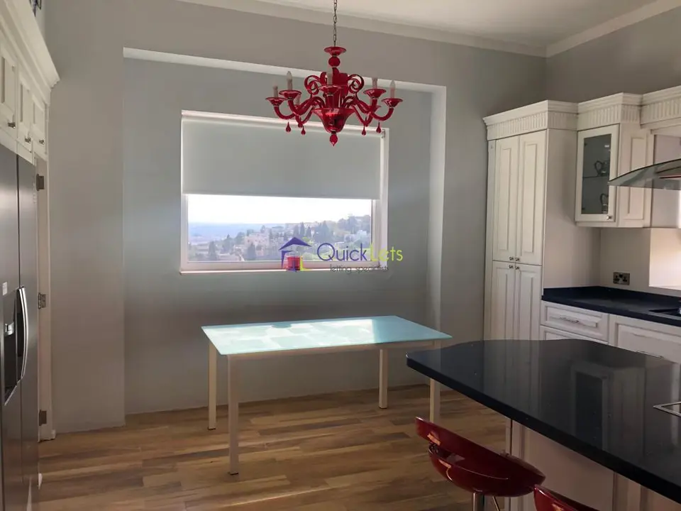 4 bedroom Semi Detached Villa  to rent in Iklin