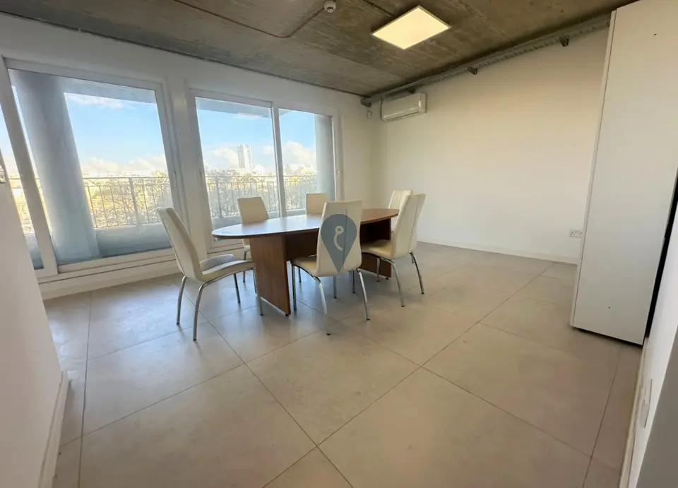 Office for sale in Pieta