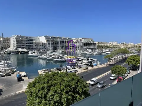 Office to rent in Pieta